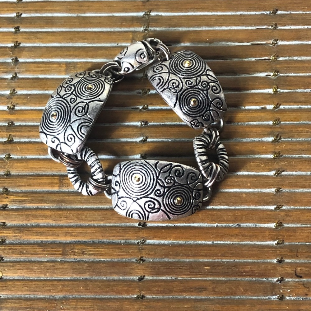 ☀️WEEKEND SALE☀️ Chico’s☀️Chunky etched metal bracelet - Picture 3 of 9